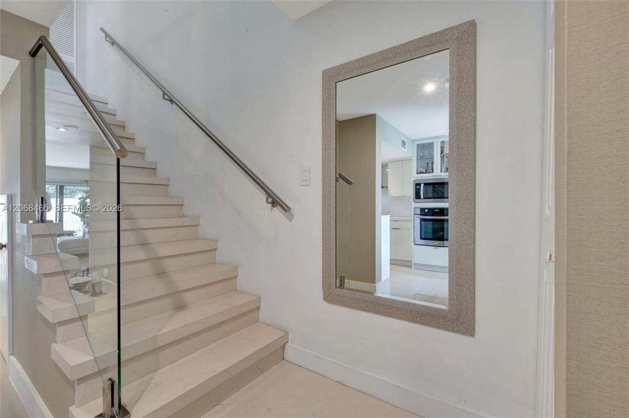 21300 San Simeon Way , Unit K2, Miami, FL 33179 Photo