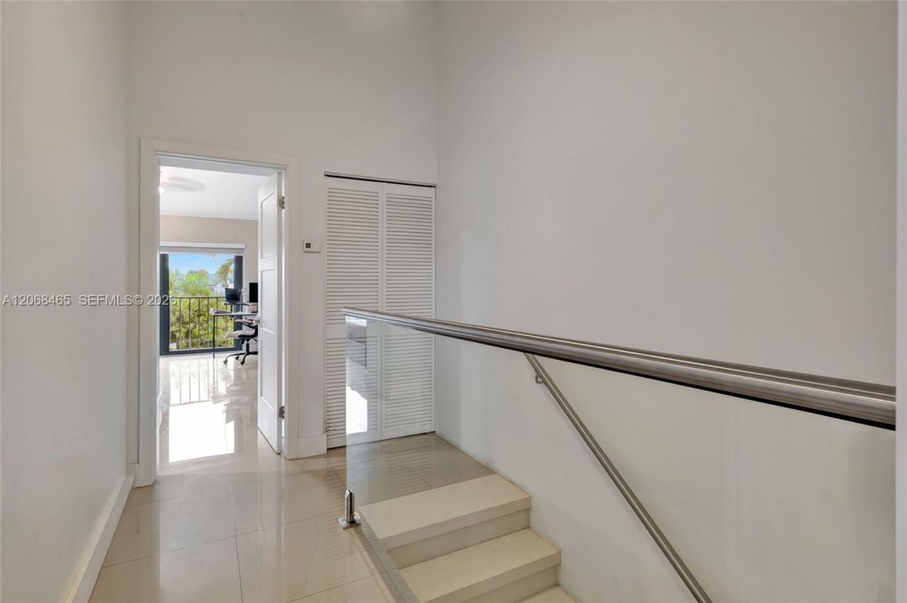21300 San Simeon Way , Unit K2, Miami, FL 33179 Photo