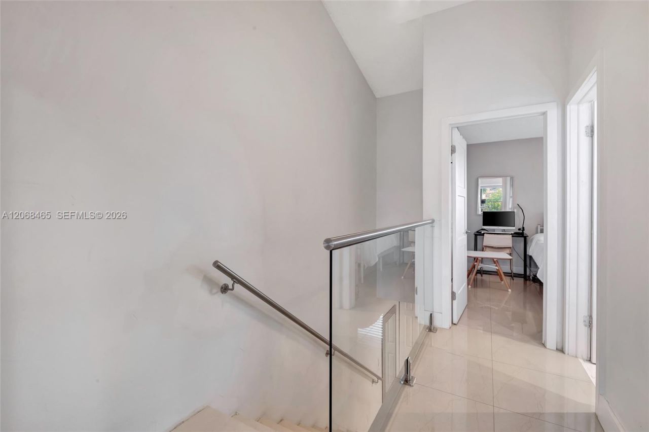 21300 San Simeon Way , Unit K2, Miami, FL 33179 Photo