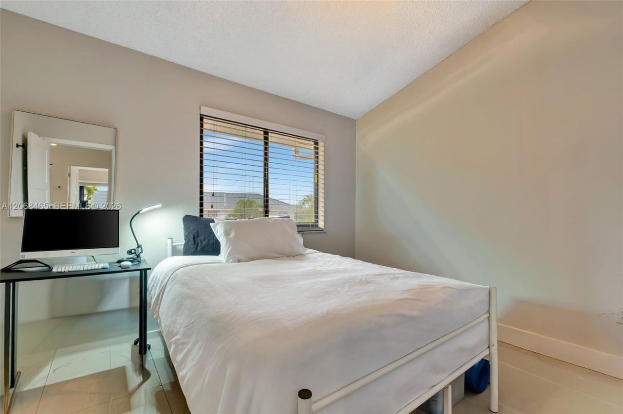 21300 San Simeon Way , Unit K2, Miami, FL 33179 Photo