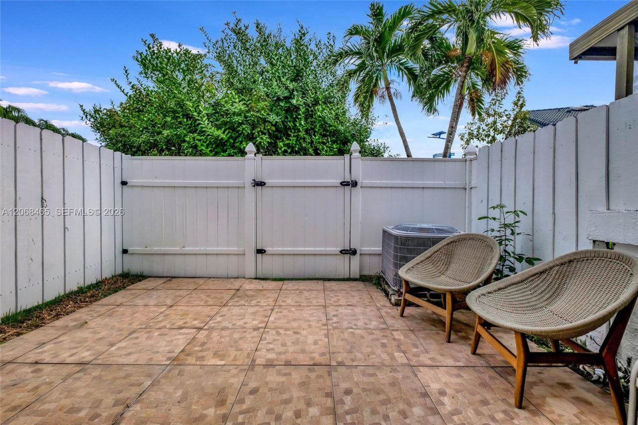 21300 San Simeon Way , Unit K2, Miami, FL 33179 Photo