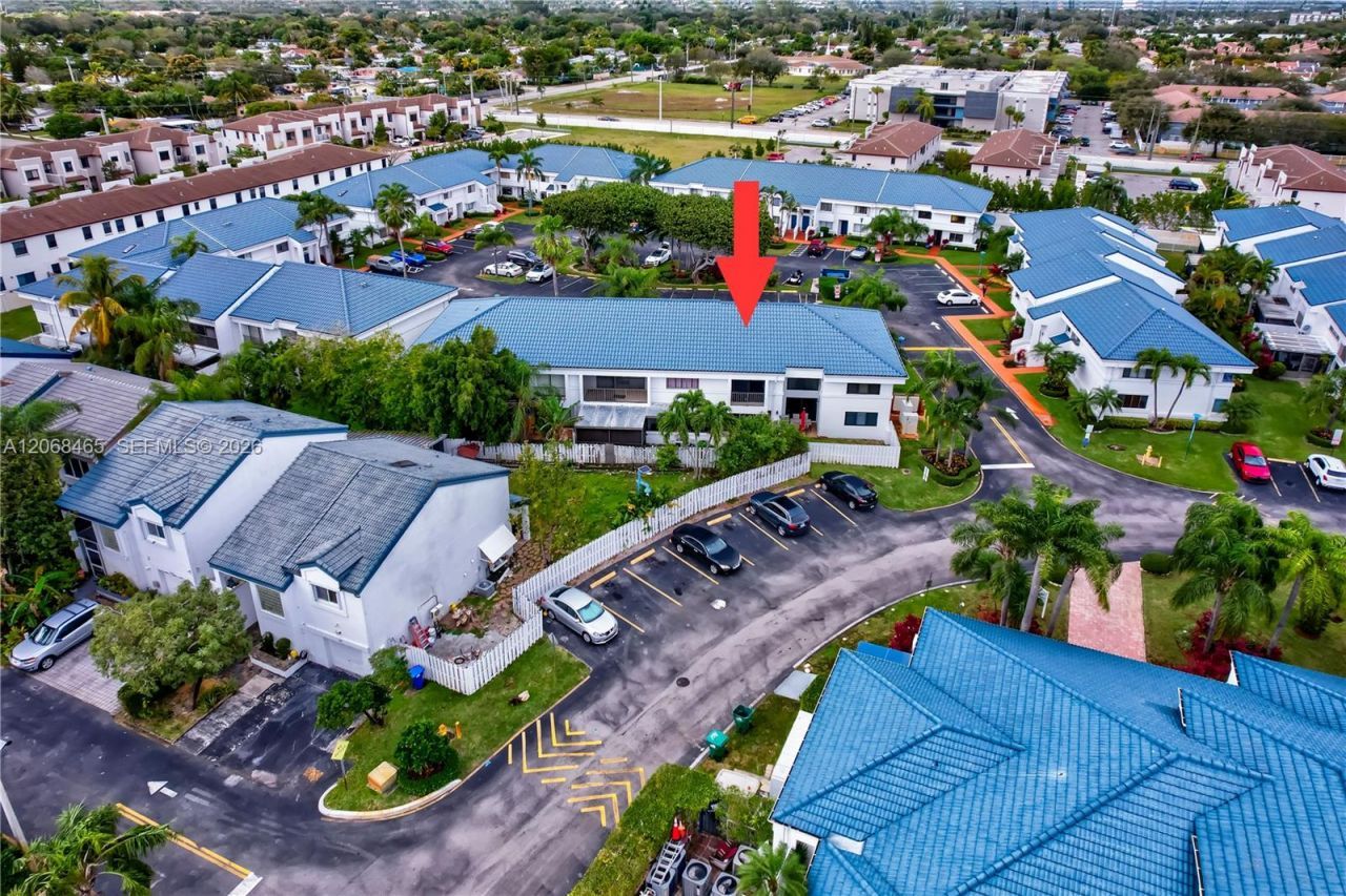 21300 San Simeon Way , Unit K2, Miami, FL 33179 Photo