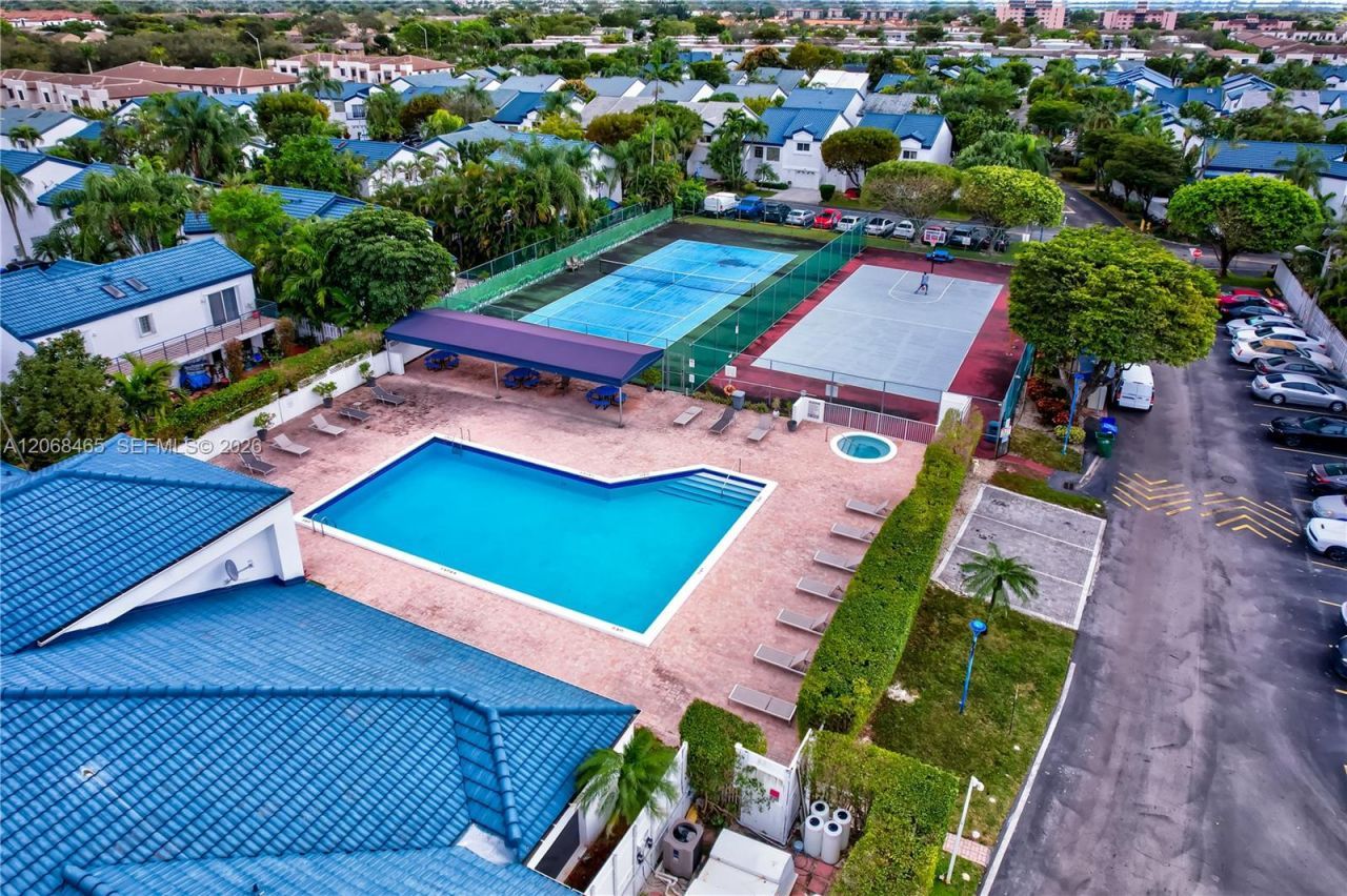 21300 San Simeon Way , Unit K2, Miami, FL 33179 Photo
