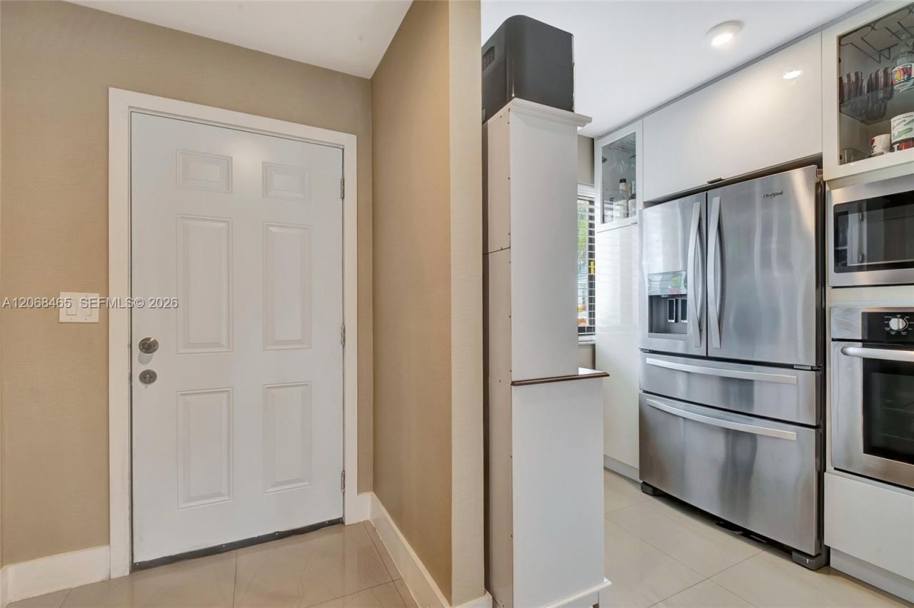 21300 San Simeon Way , Unit K2, Miami, FL 33179 Photo
