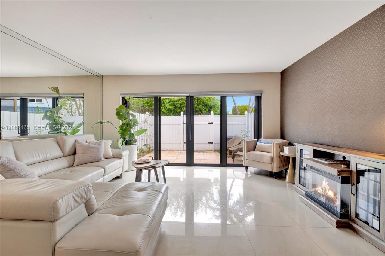 21300 San Simeon Way , Unit K2, Miami, FL 33179 Photo