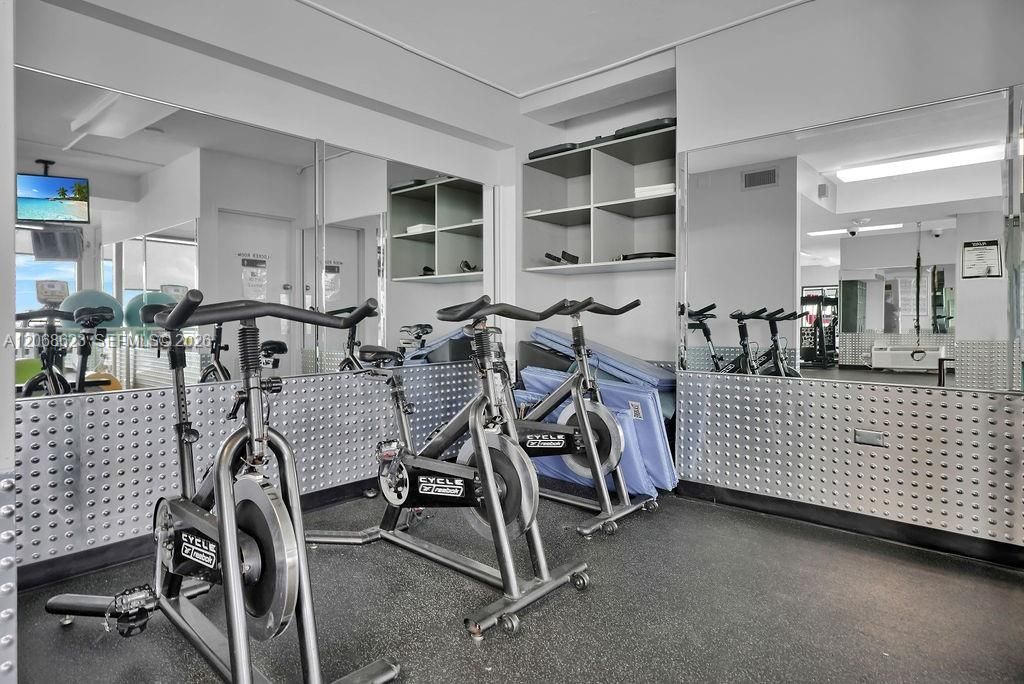 5555 Collins Ave , Unit 10K, Miami Beach, FL 33140 Photo