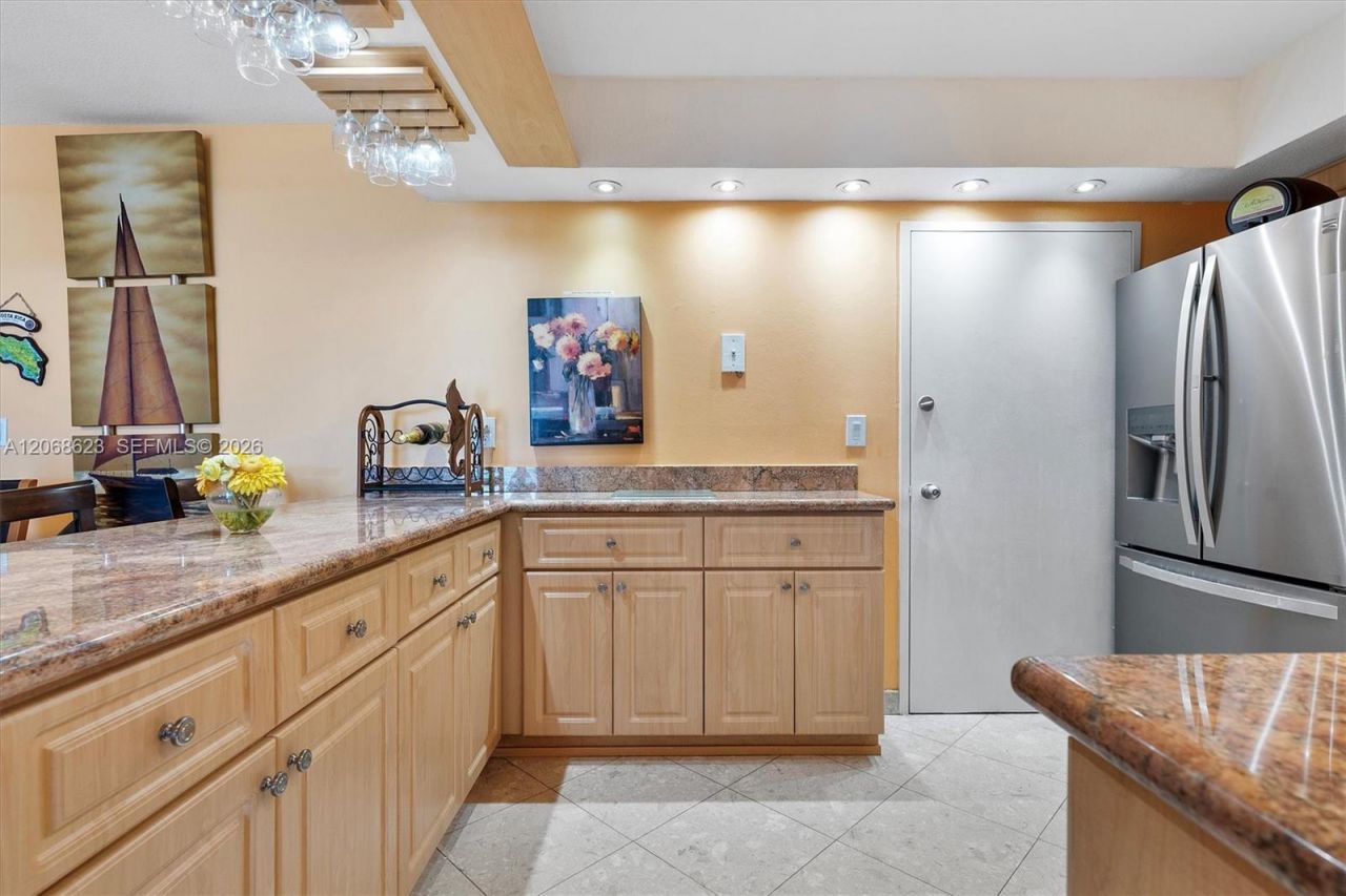 5555 Collins Ave , Unit 10K, Miami Beach, FL 33140 Photo