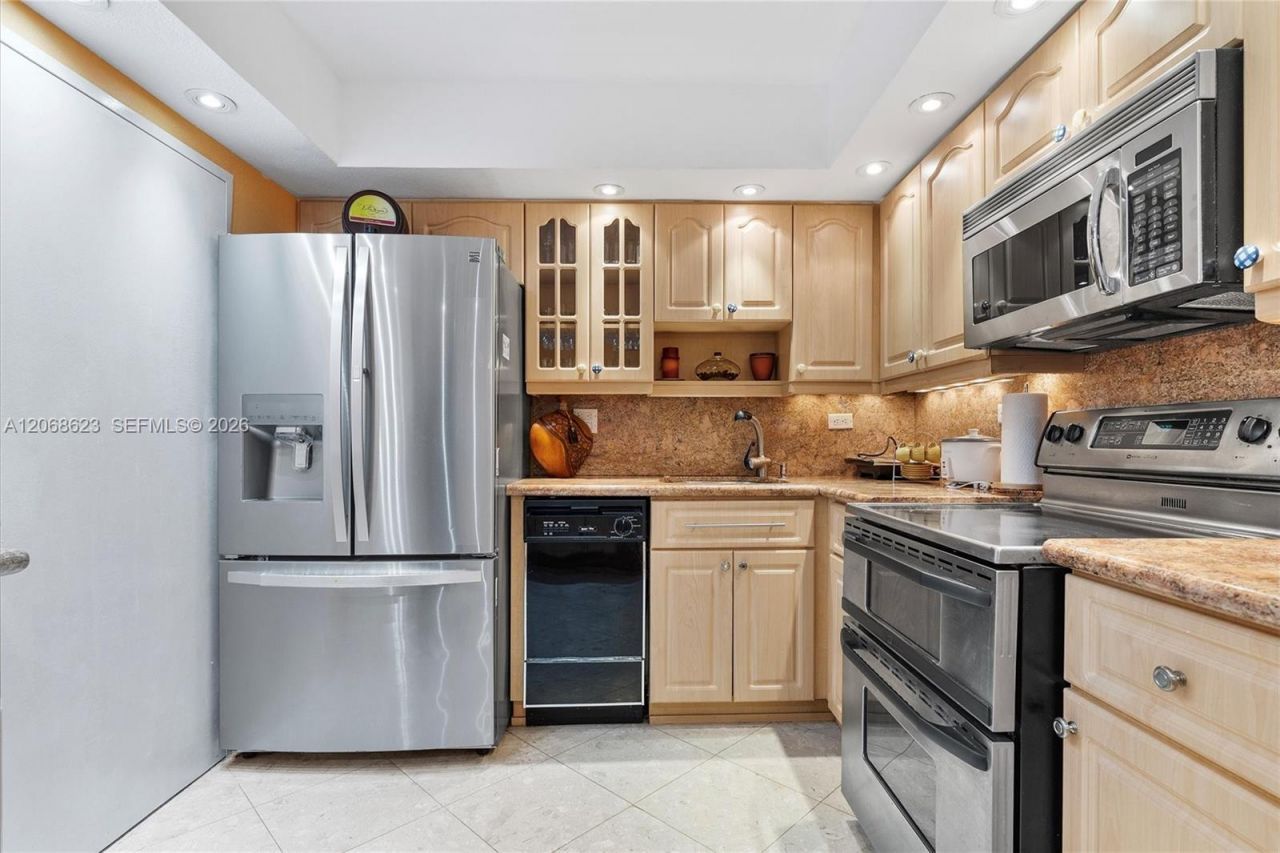 5555 Collins Ave , Unit 10K, Miami Beach, FL 33140 Photo