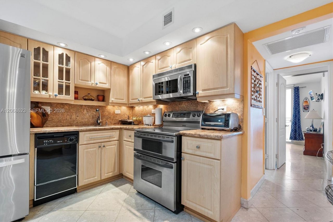 5555 Collins Ave , Unit 10K, Miami Beach, FL 33140 Photo
