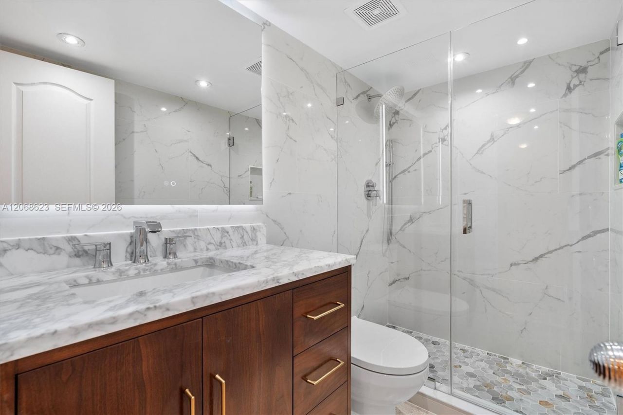 5555 Collins Ave , Unit 10K, Miami Beach, FL 33140 Photo