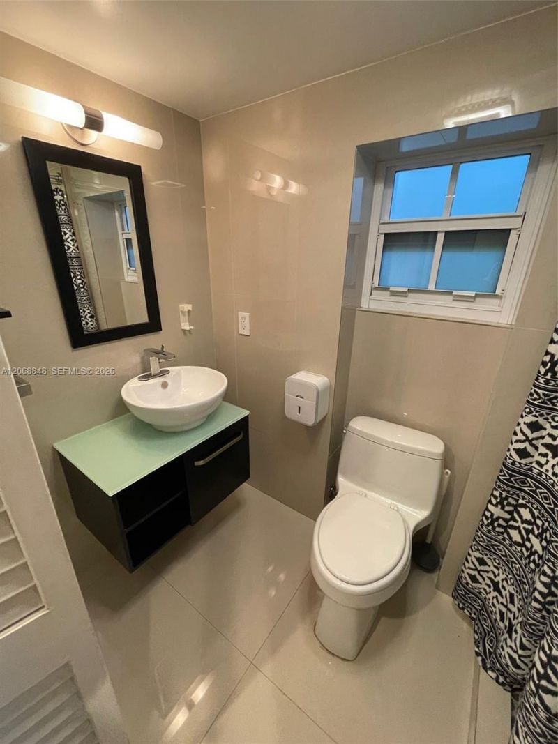 7820 Carlyle Ave , Miami Beach, FL 33141 Photo