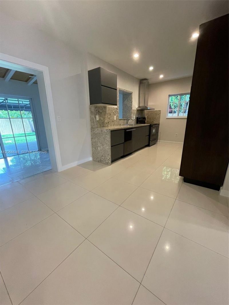 7820 Carlyle Ave , Miami Beach, FL 33141 Photo