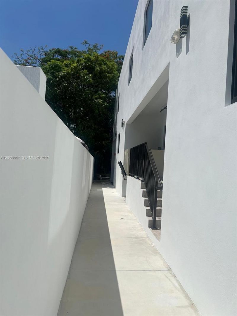 1860 NW 19th St, Unit 101, Miami, FL 33125 Photo