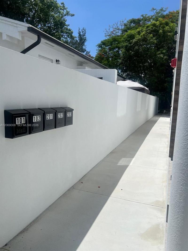 1860 NW 19th St, Unit 101, Miami, FL 33125 Photo