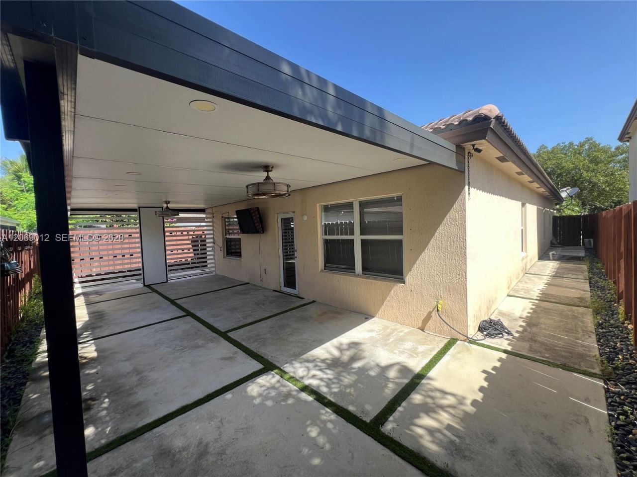 2410 NE 4th St , Homestead, FL 33033 Photo