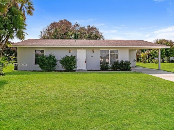 687 SW Heather St , Port St. Lucie, FL 34983