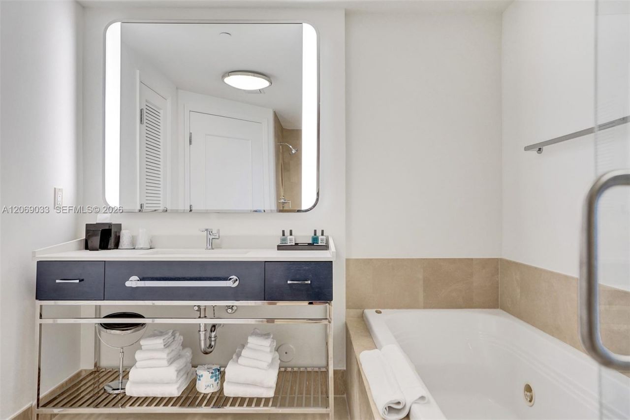 4401 Collins Ave , Unit 1503, Miami Beach, FL 33140 Photo