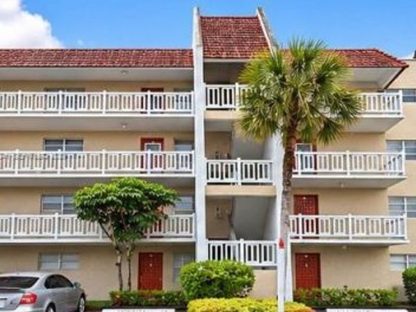 3531 Inverrary Dr, Unit 306, Lauderhill, FL 33319