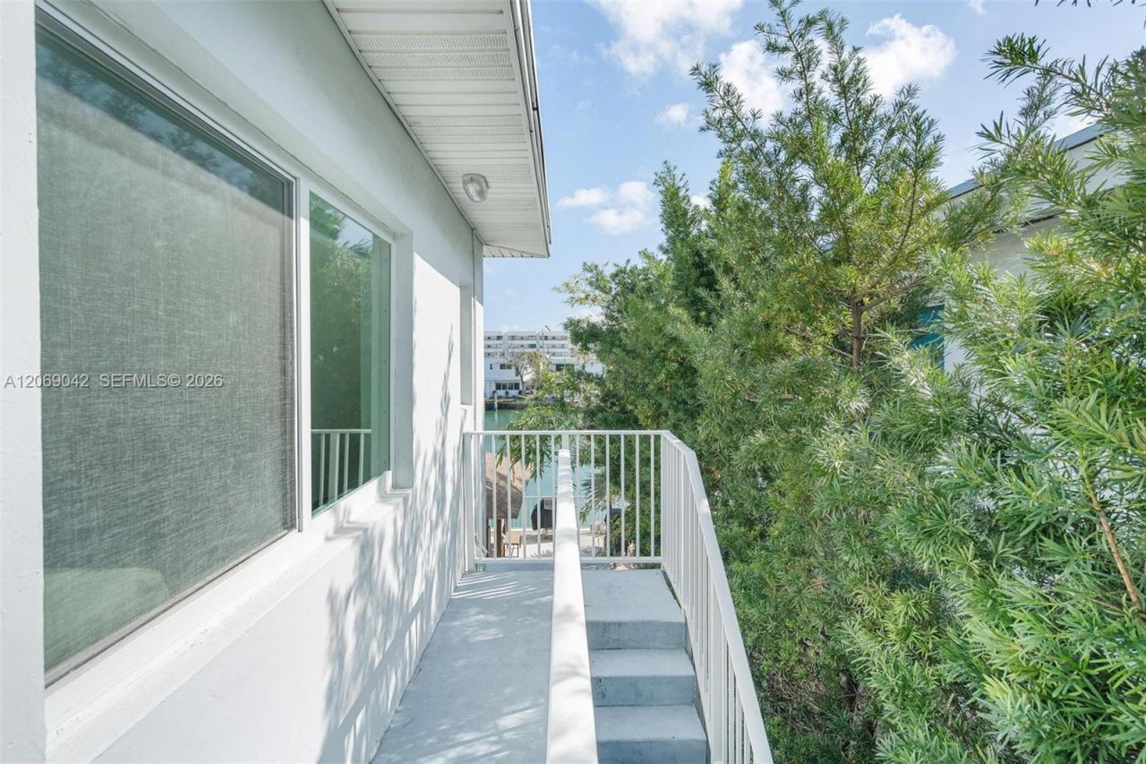 7207 Bay Dr , Unit 11, Miami Beach, FL 33141 Photo