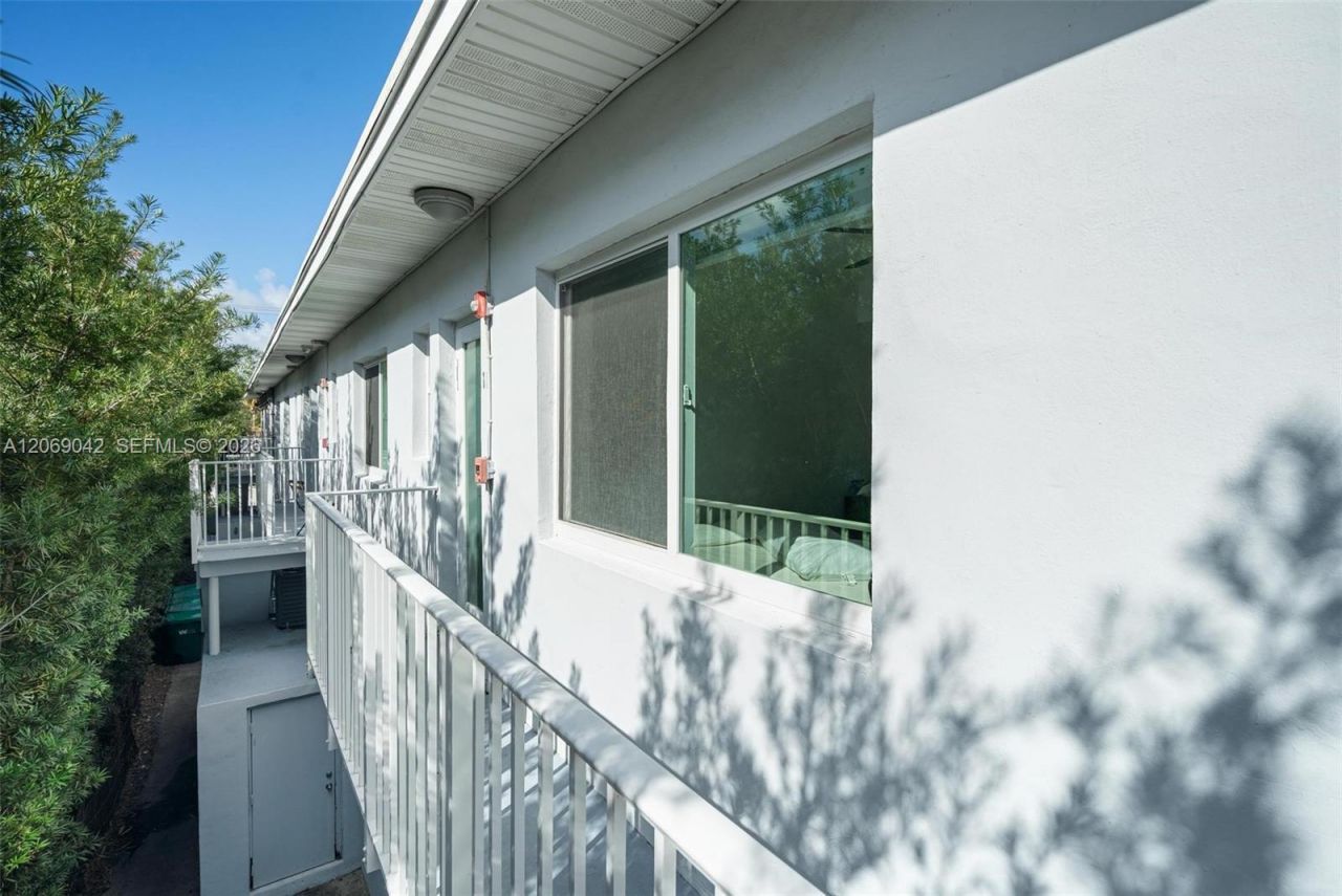 7207 Bay Dr , Unit 11, Miami Beach, FL 33141 Photo