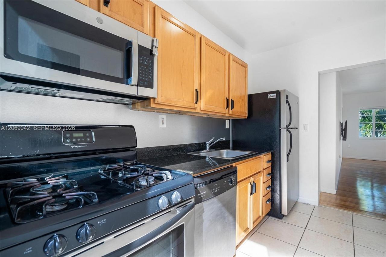 7207 Bay Dr , Unit 11, Miami Beach, FL 33141 Photo