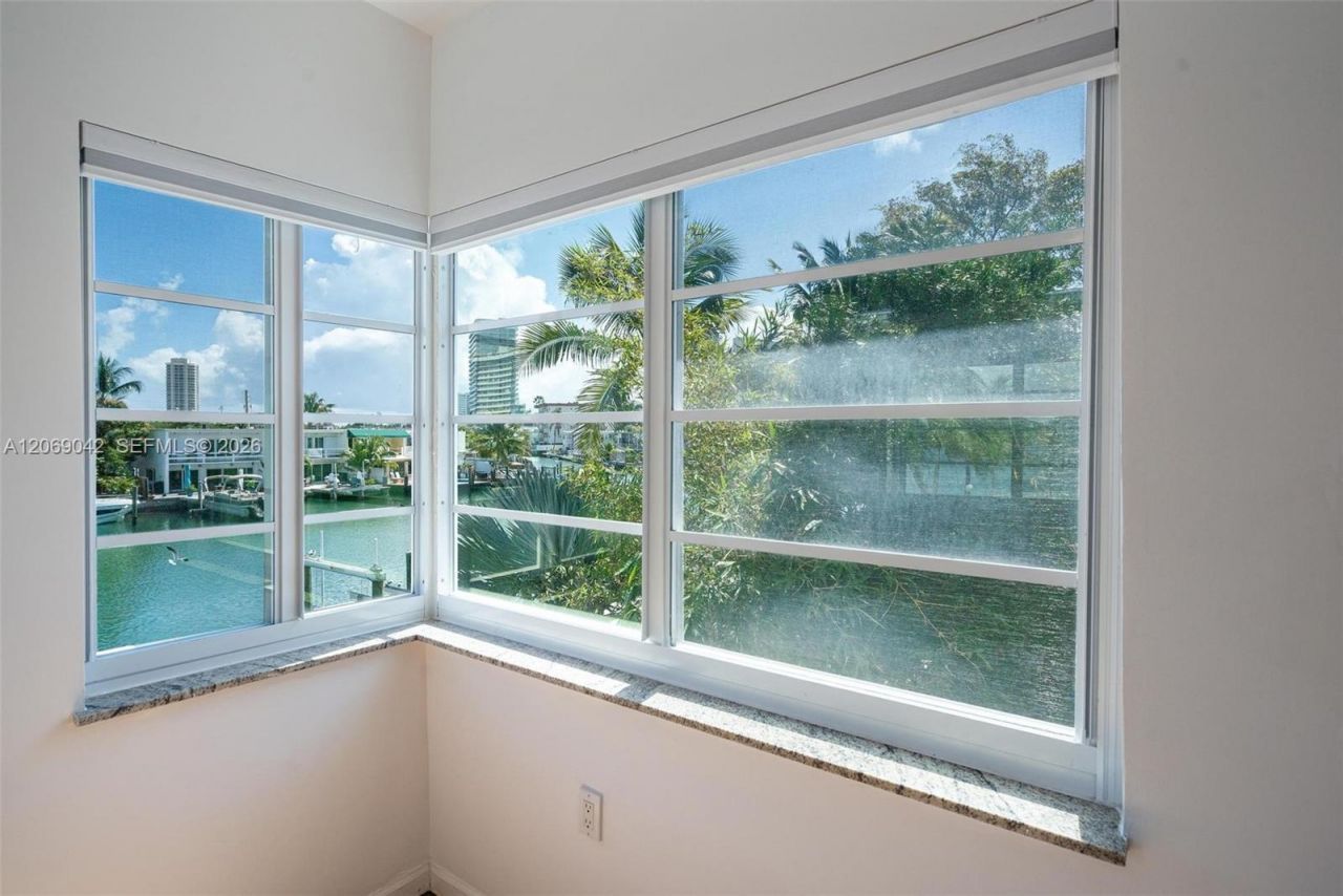 7207 Bay Dr , Unit 11, Miami Beach, FL 33141 Photo