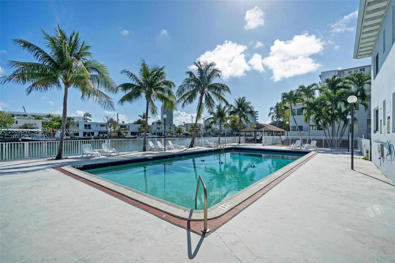 7207 Bay Dr , Unit 11, Miami Beach, FL 33141 Photo