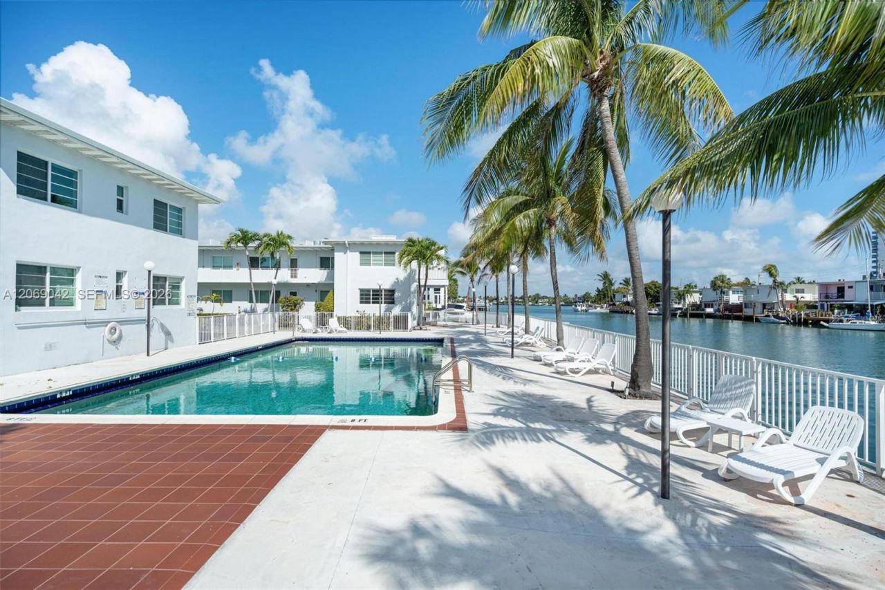 7207 Bay Dr , Unit 11, Miami Beach, FL 33141 Photo