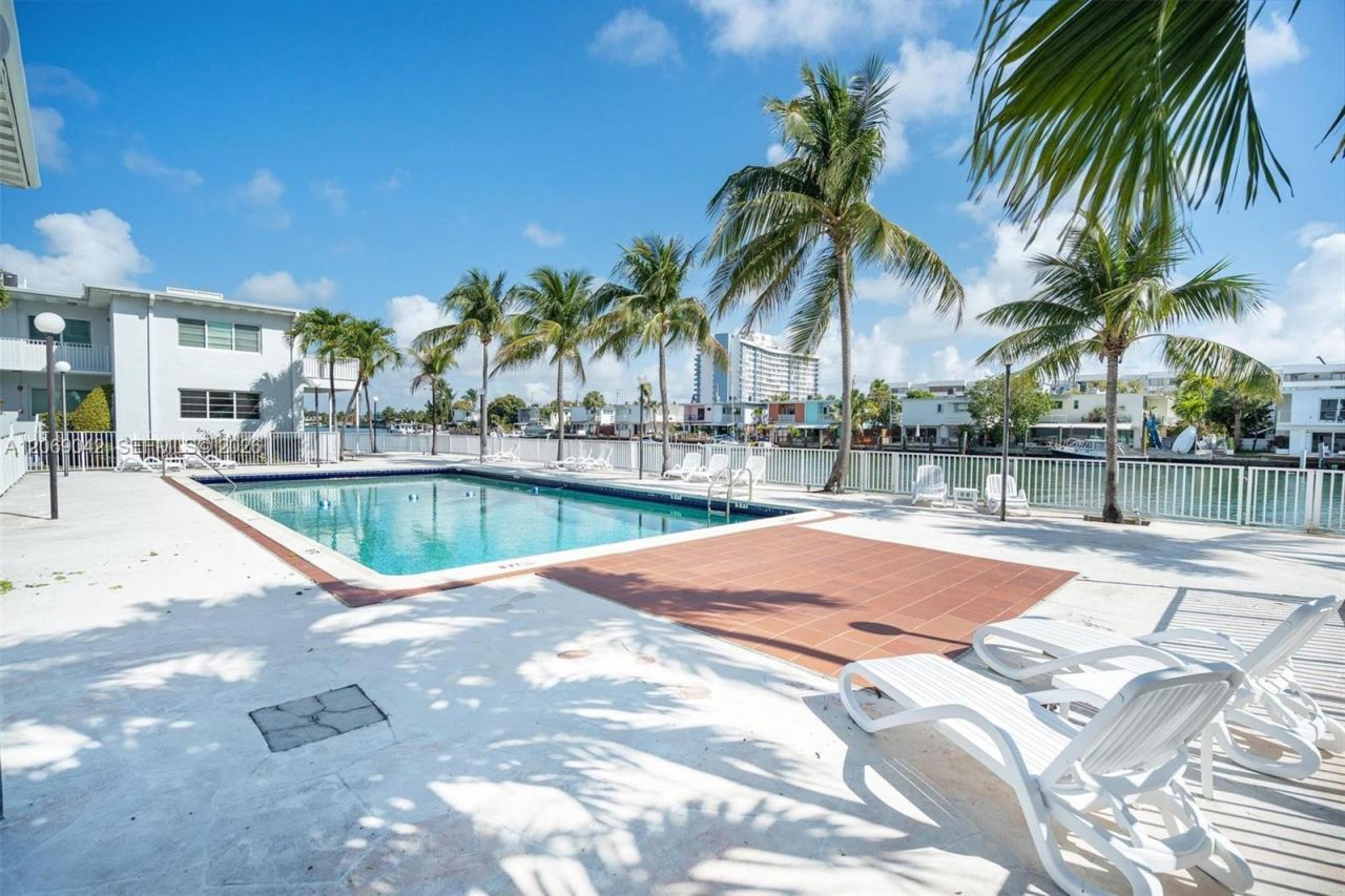 7207 Bay Dr , Unit 11, Miami Beach, FL 33141 Photo