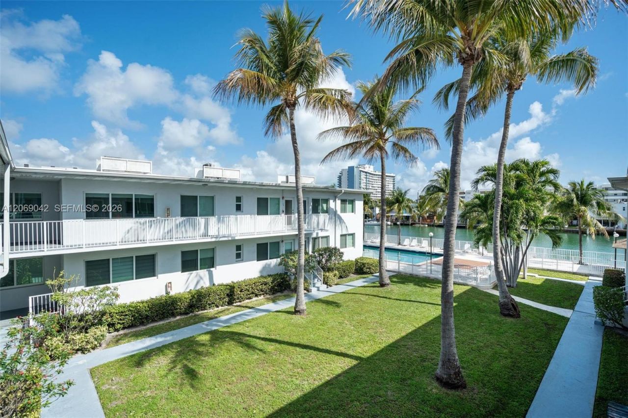 7207 Bay Dr , Unit 11, Miami Beach, FL 33141 Photo