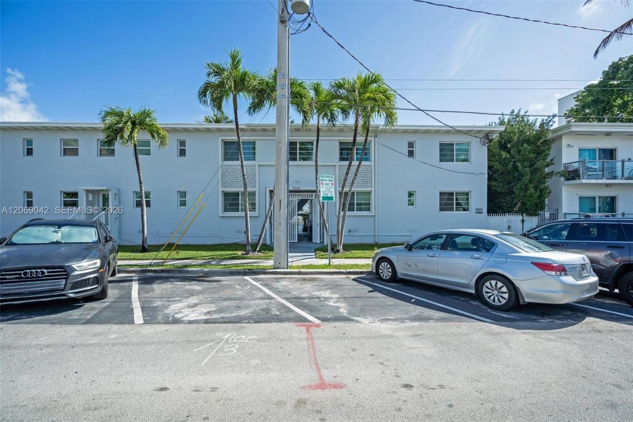 7207 Bay Dr , Unit 11, Miami Beach, FL 33141 Photo