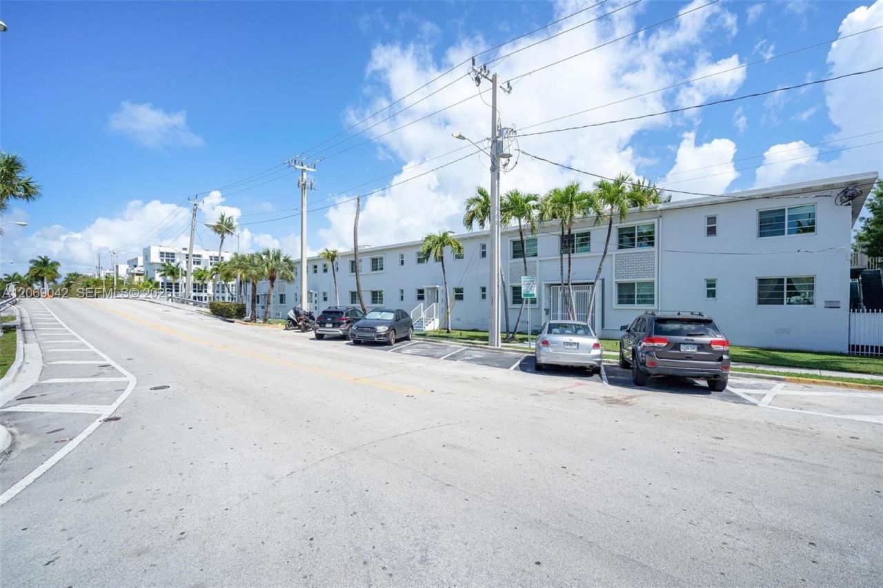 7207 Bay Dr , Unit 11, Miami Beach, FL 33141 Photo