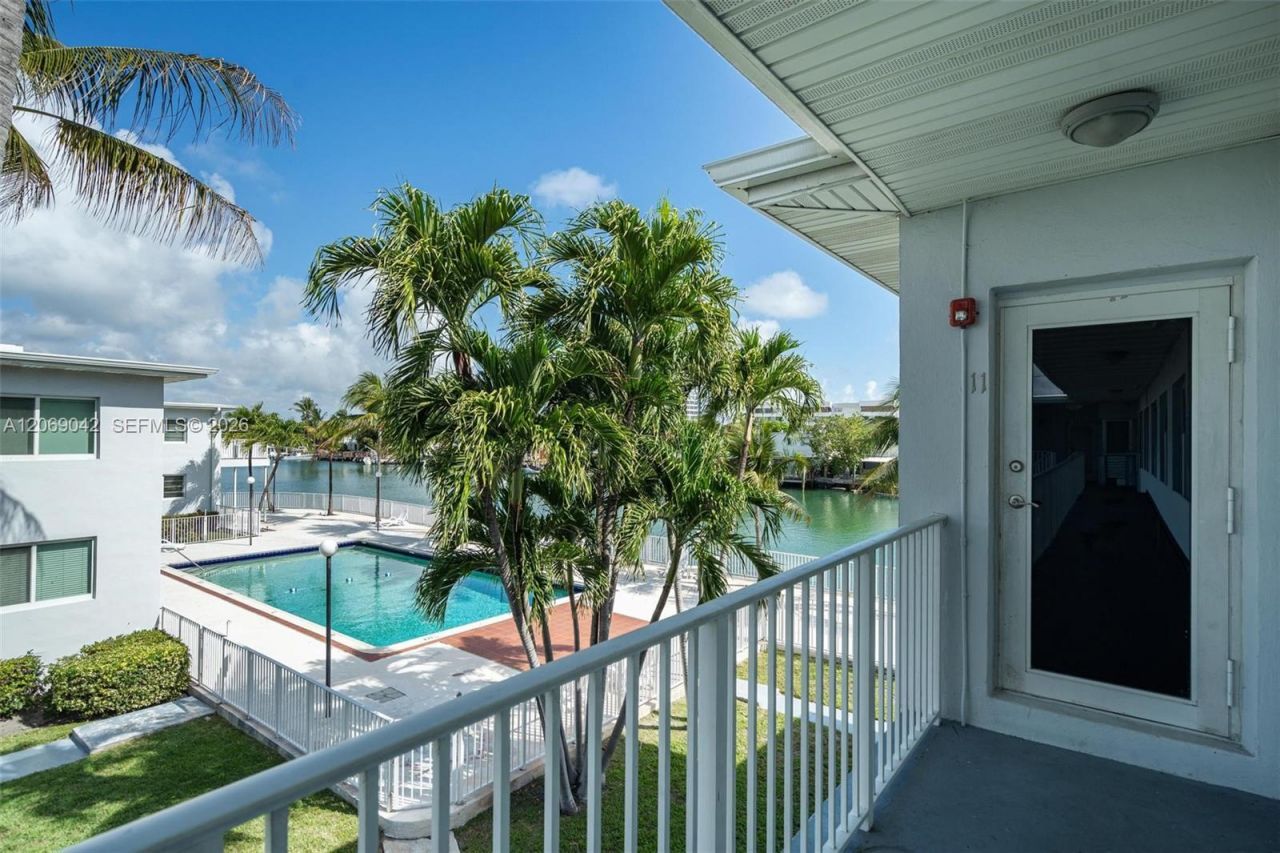 7207 Bay Dr , Unit 11, Miami Beach, FL 33141 Photo