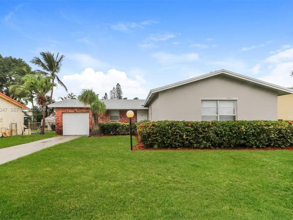 9749 Sandalfoot Blvd , Boca Raton, FL 33428