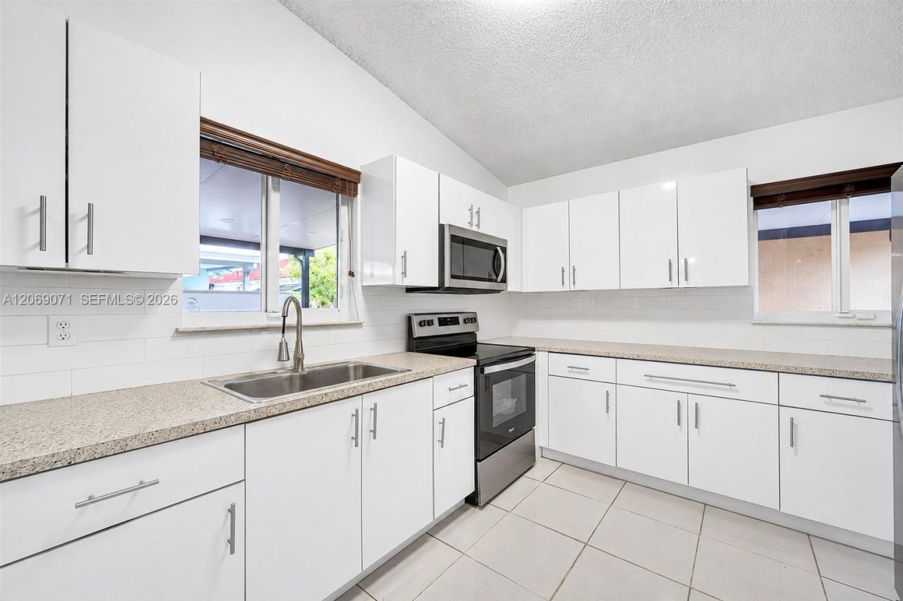 7256 W 34th Ln , Unit 7256, Hialeah, FL 33018 Photo