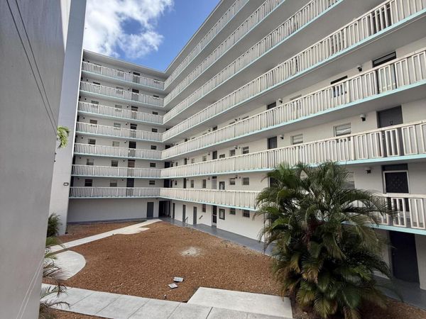 15600 NW 7TH Avenue, Unit 211, Miami, FL 33169