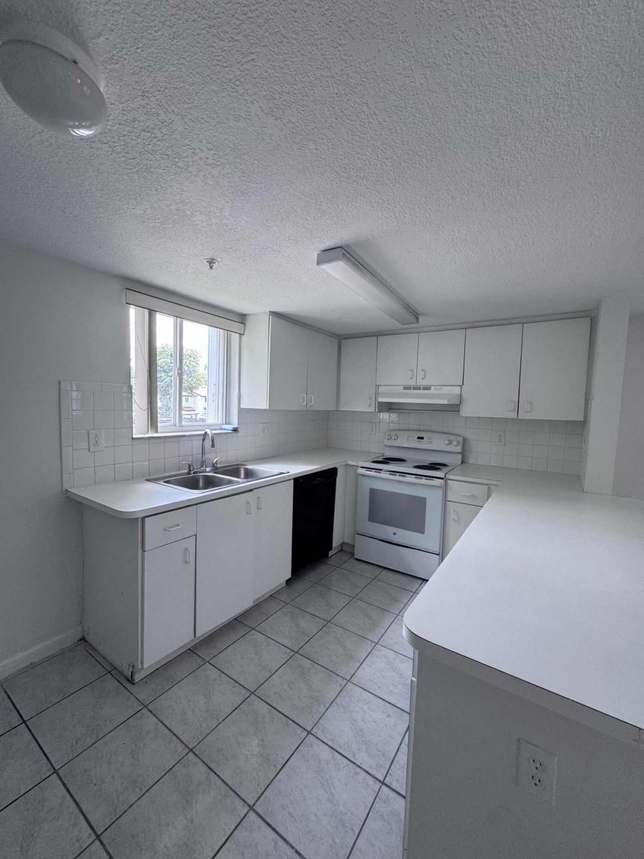 551 NW 82nd Avenue, Unit 526, Miami, FL 33126 Photo