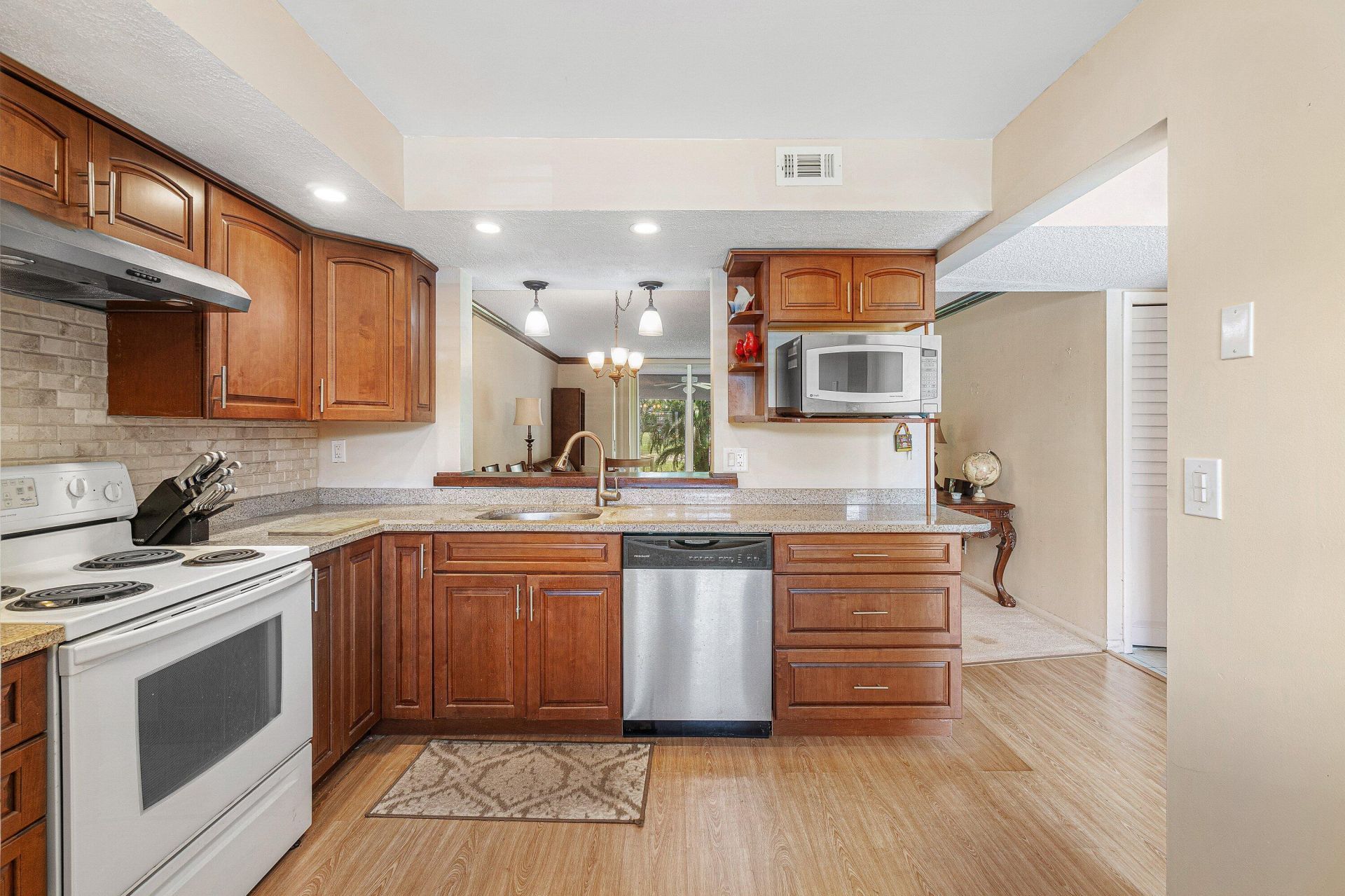 7610 NW 18th Street, Unit 102, Margate, FL 33063 Photo