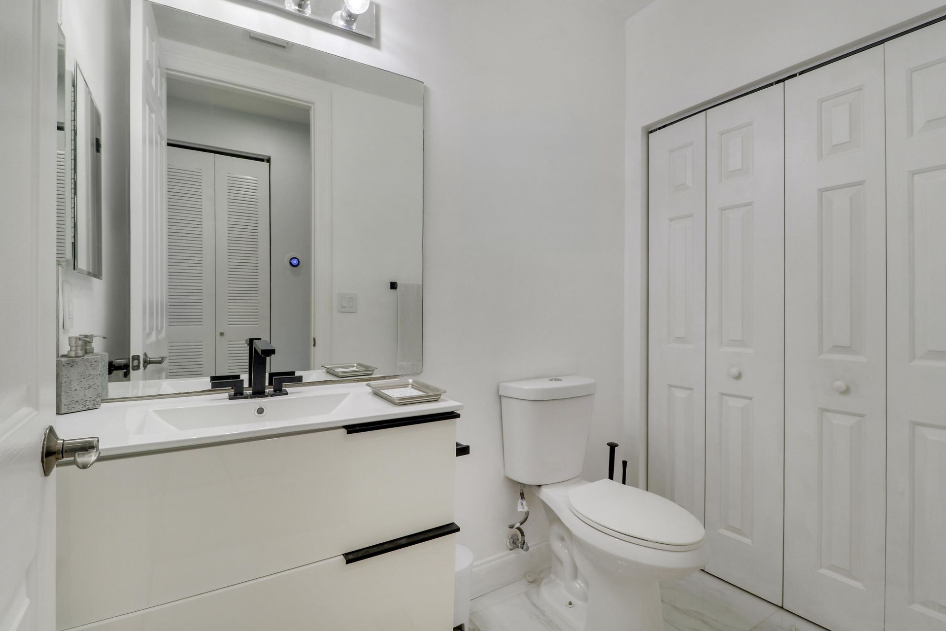 880 Millbrae Court, Unit 3, West Palm Beach, FL 33401 Photo