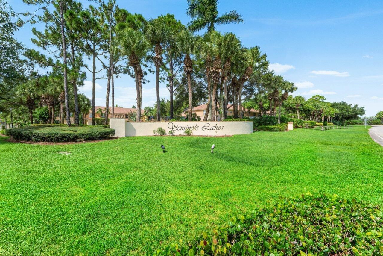 196 Seminole Lakes Drive, Royal Palm Beach, FL 33411 Photo