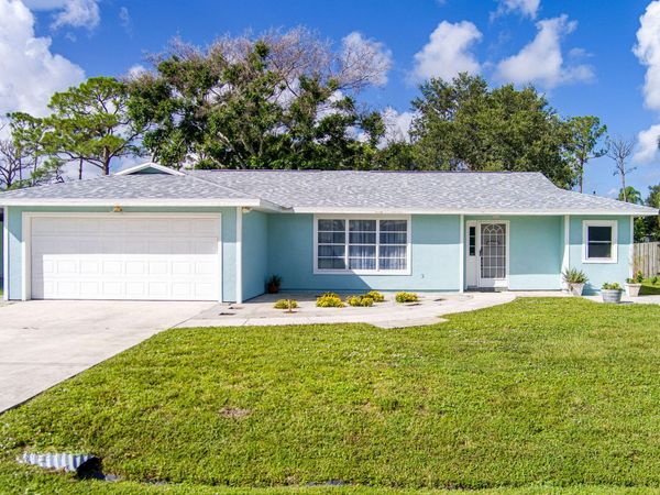 662 SE Essex Drive, Port St. Lucie, FL 34984