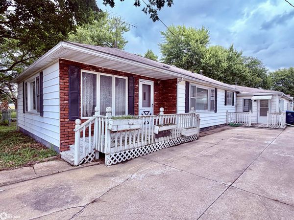 121 N Cooper Street, Stronghurst, IL 61480