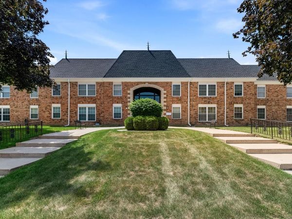 2101 Chateau COURT, Unit 106, Grafton, WI 53024