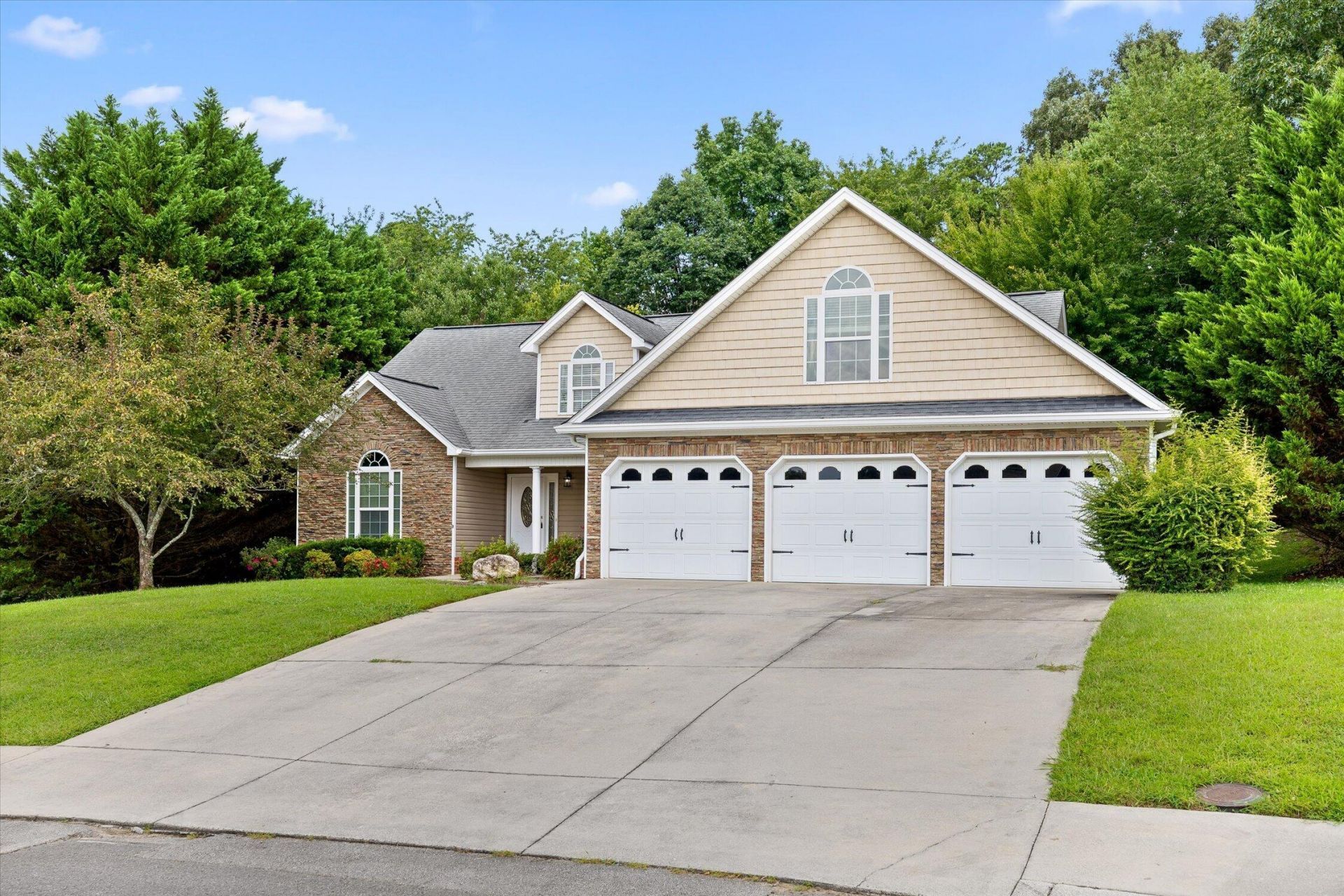 322 Peachtree Circle, Ringgold, GA 30736 Main Photo