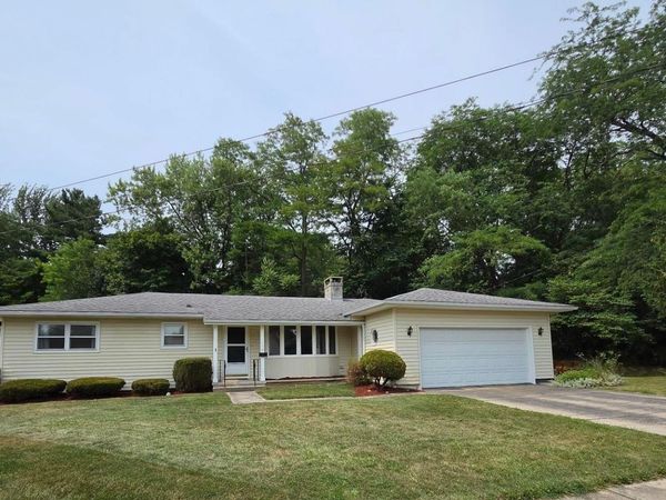 425 MAPLEWOOD , Adrian, MI 49221