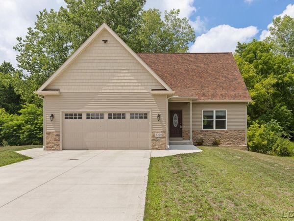 3326 Pender , Adrian, MI 49221