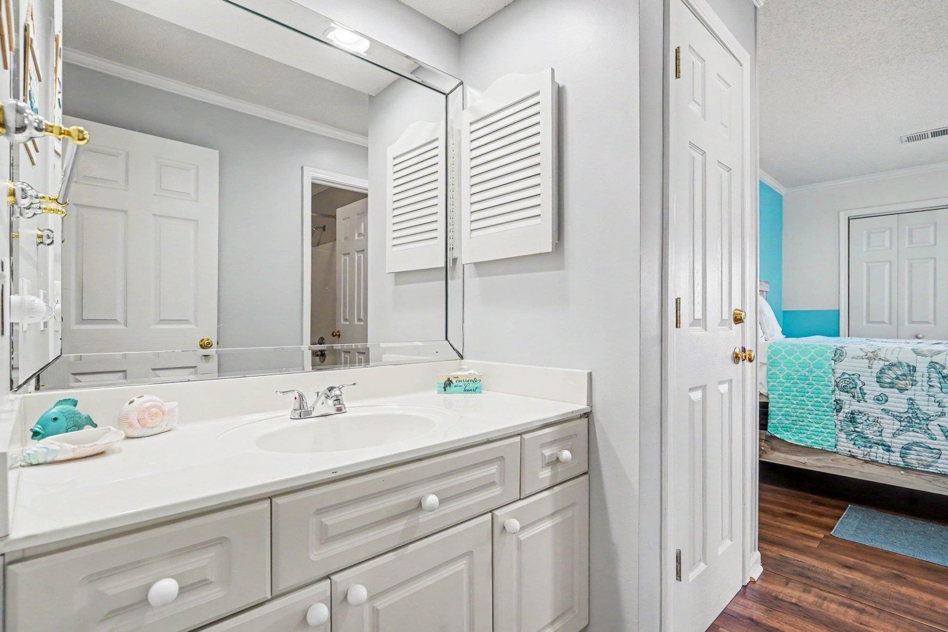 300 Shorehaven Dr. Photo 11