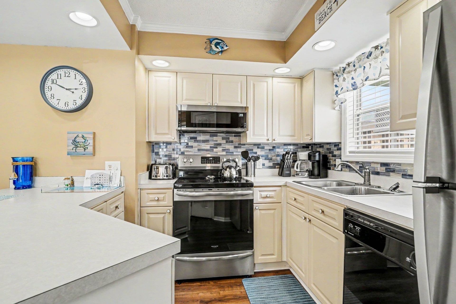 300 Shorehaven Dr. Photo 7