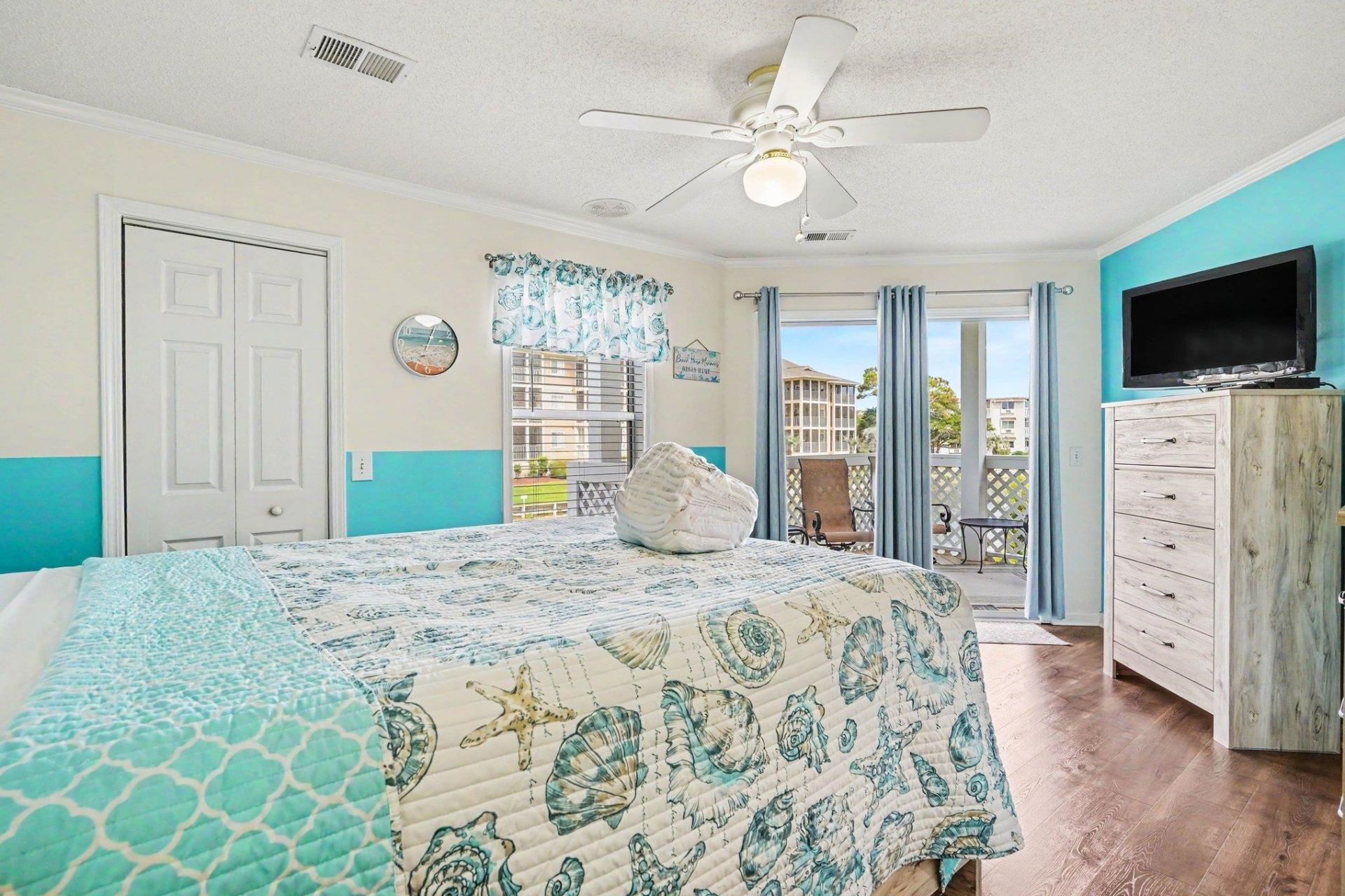 300 Shorehaven Dr. Photo 9