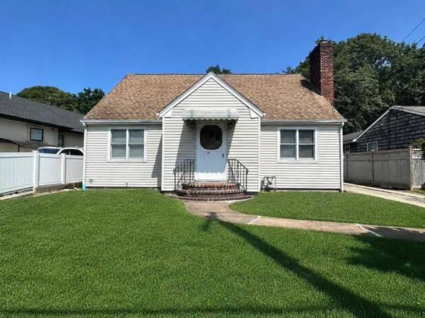 73 Singworth Street , Oyster Bay, NY 11771